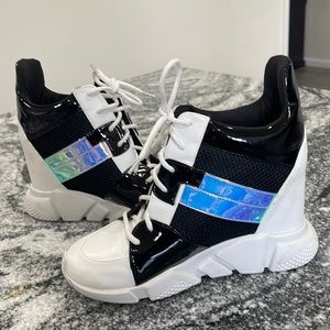 Fashion nova High Top Sneakers Size 9 White and Black Color.
